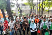 Kadis DLH Kabupaten Pasuruan, Taufiqul Ghoni, Jalin Kebersamaan Dengan Pegawainya (dok. harianjatim.id)