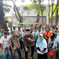 Kadis DLH Kabupaten Pasuruan, Taufiqul Ghoni, Jalin Kebersamaan Dengan Pegawainya (dok. harianjatim.id)