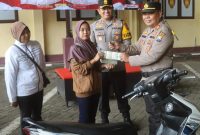 Polres Probolinggo serahkan unit ke pemiliknya (foto: ist)