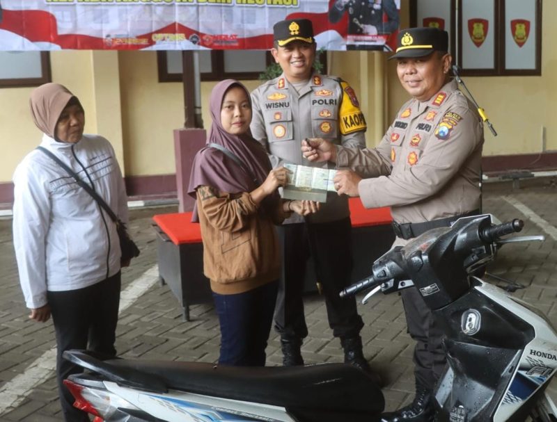 Polres Probolinggo serahkan unit ke pemiliknya (foto: ist)