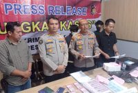 Press release, ungkap kasus sindikat peredaran Upal, Polsek Gubeng, Surabaya (foto: ist)
