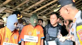 Kapolres Lumajang AKBP Mohammad Zainur Rofik, S.I.K , Saat Introgasi Dua Tersangka Pencuri Sapi (foto: ist)