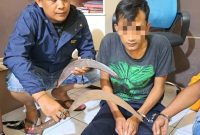 Tersangka Pembawa Senjata Tajam Saat Diamankan Unit Reskrim Polsek Kejayan (foto: ist)