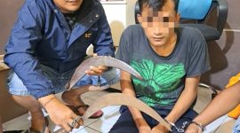 Tersangka Pembawa Senjata Tajam Saat Diamankan Unit Reskrim Polsek Kejayan (foto: ist)