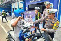 Anggota Polres Situbondo Saat Operasi  Keselamatan Semeru 2024 (foto: ist)