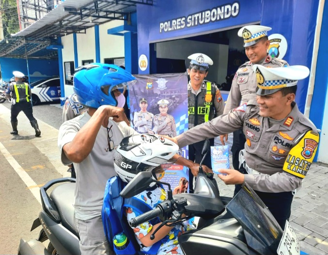 Anggota Polres Situbondo Saat Operasi  Keselamatan Semeru 2024 (foto: ist)