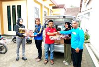 Tim Bharaduta D'Pandiga Bagi Sembako, di Lokasi Banjir Winongan (foto:ist)