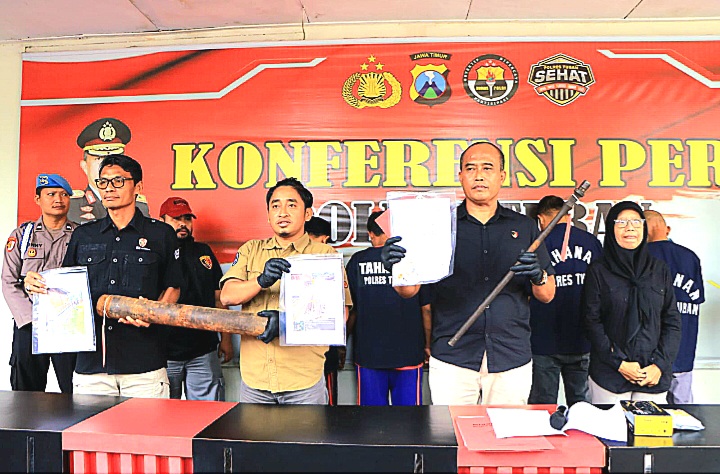 Konferensi Pers, Polres Tuban, dalam mengungkap pencurian pipa milik PT. Pertamina (foto: ist)