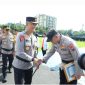 Kapolda Jawa Timur, Irjen Pol Drs.Imam Sugianto,M.Si, Beri Penghargaan Kepada Anggotanya (foto:ist)