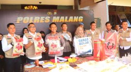 Polres Malang, Press release Jaringan Pemalsu Beras Bulog Jadi Kemasan Premium (foto: ist)