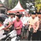 Pj. Bupati Pasuruan, Dr. Andriyanto,  bersama jajarannya, dalam bagi takjil on the road  (dok. Harianjatim.id)