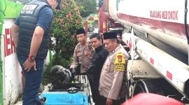 Kapolsek Purwosari bersama jajarannya, saat sidak di SPBU (foto: ist)