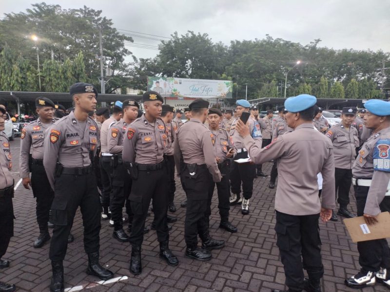 Bidpropam Polda Jatim, Saat Beri Pembinaan Kepada Anggota Polres Pasuruan (foto: ist)