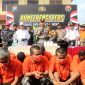 AKBP Teddy Chandra, S.I.K., M.Si. didampingi Forkompimda Pasuruan, Dalam Konferensi Pers hasil Operasi Pekat Semeru 2024