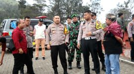 Kapolres Pasuruan AKBP Teddy Chandra, S.I.K., M.Si. lakukan pengecekan Pos Pengamanan Operasi Ketupat Semeru 2024. (Foto: ist)