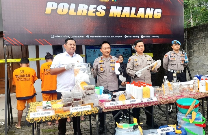 Konferensi Pers Polres Malang, di Desa Ketan Ireng, Prigen, Pasuruan (dok. Harianjatim.id)