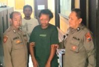 Pelaku Saat Diamankan di Polsek Gempol (foto: ist)