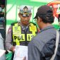Petugas saat Laksanakan Ramp Check Armada Bus, dan memeriksa kelengkapan Teknisnya (foto: ist)