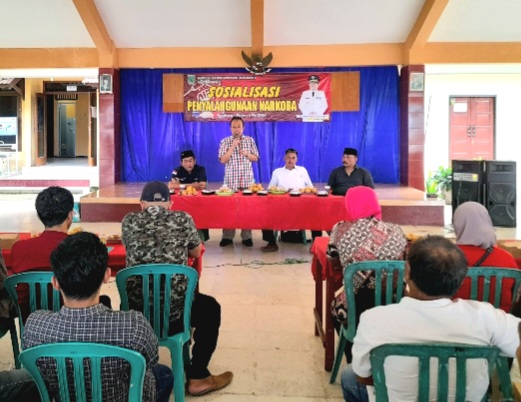 Kepala Bakesbangpol Eddy Supriyanto, saat Sosialisasi di Pecalukan, Prigen. (Dok.Harianjatim.id)