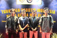 Tim Robotik MAN I Pasuruan, Saat Terima Medali, Sabet Juara 1 dan 2 (foto: ist)