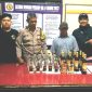 Penjual Miras (RH 65 thn), asal Desa Karangjati, saat diamankan di Mapolsek Pandaan (foto: ist)