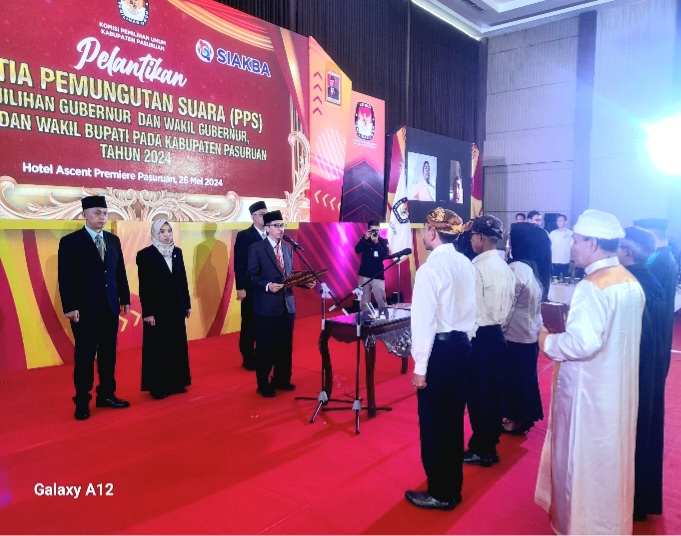 Pengambilan sumpah janji, dipimpin langsung oleh ketua KPU kabupaten Pasuruan, Zainul Faizin ((Dok. Harianjatim.id )
