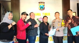 Berkas Laporan Sejumlah Aktivis, secara resmi diterima oleh Kapolresta Kota Probolinggo, AKBP. Wadi Sa'bani (dok. Harianjatim.id)