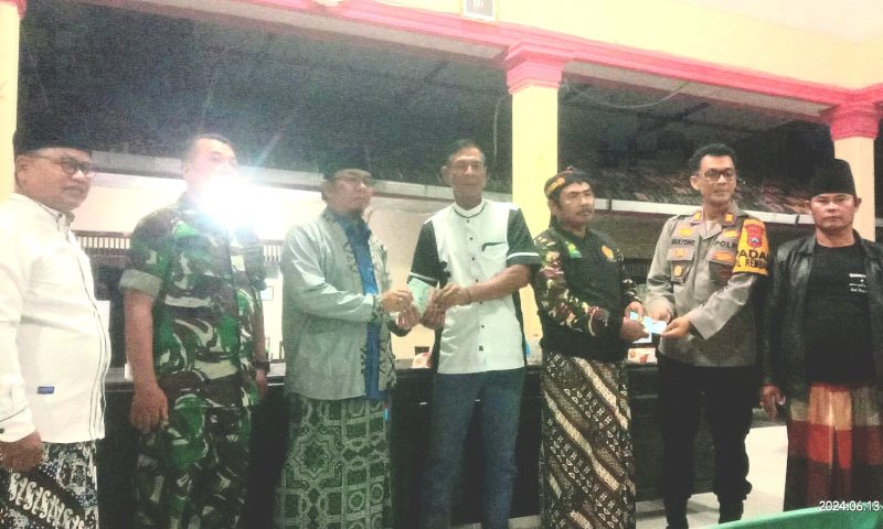 Pemdes Oro-oro Ombo Wetan, dalam giat Wasbang bersama masyarakat, linmas dan banser (dok.Harianjatim.id)