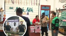 Unit Reskrim Polsek Pandaan saat Razia, di Kedai Mak Nik, dan berhasil amankan Puluhan Botol Miras dan Pemilik Kedai (foto: ist)