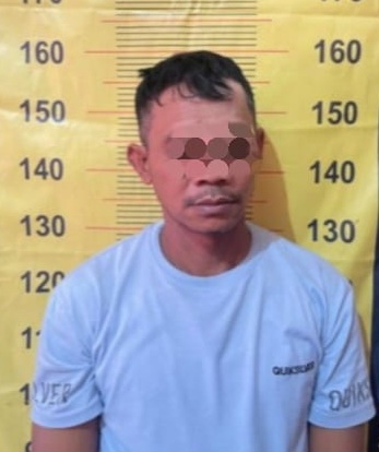 MA (47 thn) pengedar sabu-sabu asal Sukorejo, saat diamankan di Mapolres Pasuruan (foto: ist)