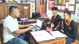 Kedua pelaku yakni, ES (36 thn) danMM (31 thn), saat di interogasi Petugas, di Mapolsek Purwosari (foto: ist)