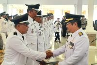 Penyerahan secara simbolis, SK Perpanjangan Masa Jabatan Kepala Desa Se-Kabupaten oleh Pj. Bupati Pasuruan, Dr. Andriyanto (dok. Harianjatim.id)