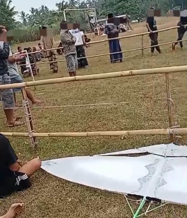 Suasana Lomba Layang-layang, Desa Sempol, Kecamatan Pagak, Kabupaten Malang, yang diduga sebagai ajang Perjudian (dok. Harianjatim.id)
