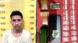 Tersangka RA (25 thn), warga Dusun Tuban, Desa Gendro, Kecamatan Tutur, saat diamankan di Mapolres Pasuruan, (foto: ist)