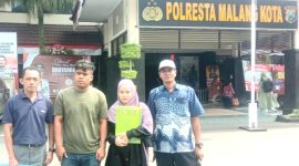 M. Feri Arizky (25 thn), didampingi kuasa hukumnya Heri Siswanto SH,MH,  saat lapor ke Polresta Malang Kota (dok. Harianjatim.id)
