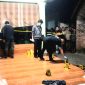 Olah TKP, Anggota Polres Pasuruan, di halaman rumah Korban, Dusun Rokepuh, Desa Beji, Kecamatan Beji (foto: ist)