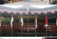 Pemdes Kepatihan, hiasi semua jalan Desa dengan Bendera merah putih dan umbul-umbul, dalam Peringatan HUT RI ke-79 (Dok. Harianjatim.id)