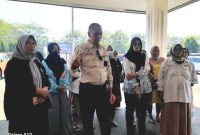 Ketua LPA Pasuruan, Daniel Efendi, Saat Dampingi 7 keluarga korban Pencabulan, di Mapolres Pasuruan (Dok. Harianjatim.id)