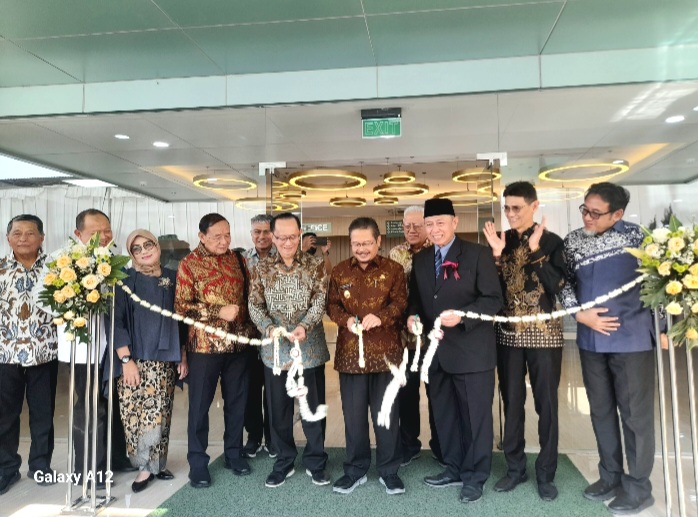 Pj. Bupati Pasuruan, Dr. Andriyanto bersama Dr. Hasmoro selaku Direktur Utama PTMedikaloka Hermina Tbk. Resmikan RS. Hermina Pasuruan (Dok. Harianjatim.id)