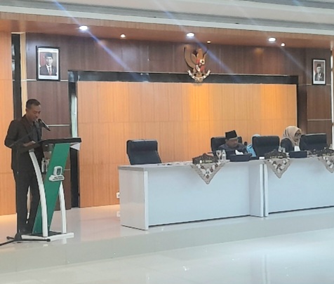 Najib Setiawan SH, selaku Ketua Pansus Tata Kelola Kopi Asli Kabupaten Pasuruan, sampaikan Laporan Hasil Rekomendasi Pansus (Dok. Harianjatim.id)
