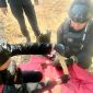 Tim Jibom Detasemen Gegana Sat Brimob Polda Jatim, saat proses pemusnahan mortir dan ranjau darat, di Kecamatan Puspo, Pasuruan (foto: ist)