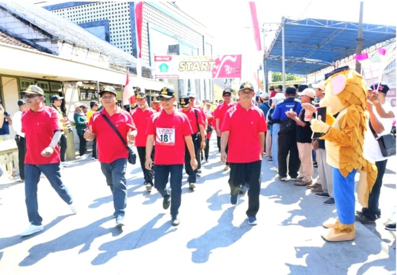 Salah satu peserta Lomba Gerak Jalan, Kecamatan Tanggulangin, Sidoarjo, dalam memeriahkan HUT RI Ke- 79 (Dok. Harianjatim.id)