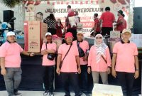 Suasana saat Pembagian hadiah, dalam Jalan Sehat Kemerdekaan RI Ke-79, yang digelar Pemdes Dumpiagung (Dok.Harianjatim.id)