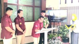 Ka. Kanwil Kemenkumham Jatim, Dr Heni Yuwono, saat resmikan Mushola At- Thaubah yang berada halaman Rutan Bangil (dok. Harianjatim.id)