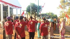 Suasana saat Upacara Bendera, di halaman Balai Dusun Masangan, dalam Peringatan HUT RI Ke- 79  ( Dok Harianjatim.id)