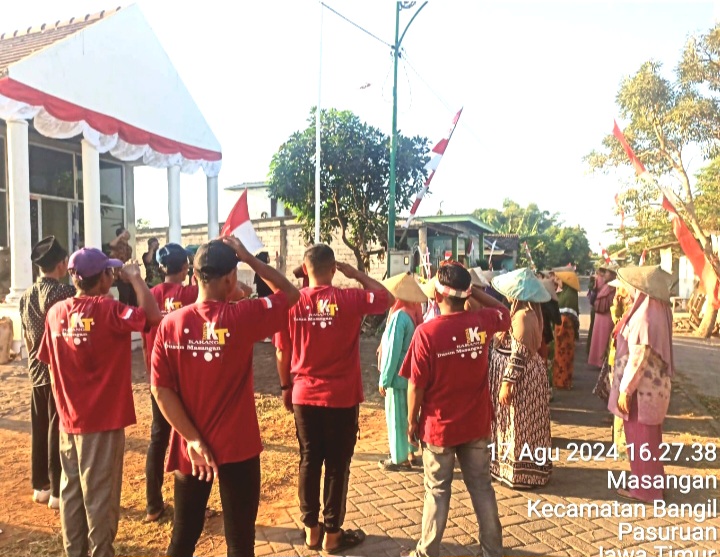 Suasana saat Upacara Bendera, di halaman Balai Dusun Masangan, dalam Peringatan HUT RI Ke- 79  ( Dok Harianjatim.id)
