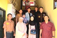 YLBH KN, bersama Korban dan saksi, saat penuhi Penyidik Unit PPA Polres Blitar Kota (foto: ist)