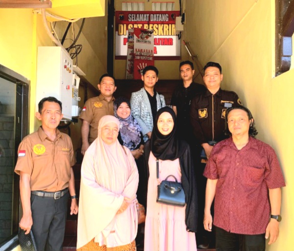 YLBH KN, bersama Korban dan saksi, saat penuhi Penyidik Unit PPA Polres Blitar Kota (foto: ist)