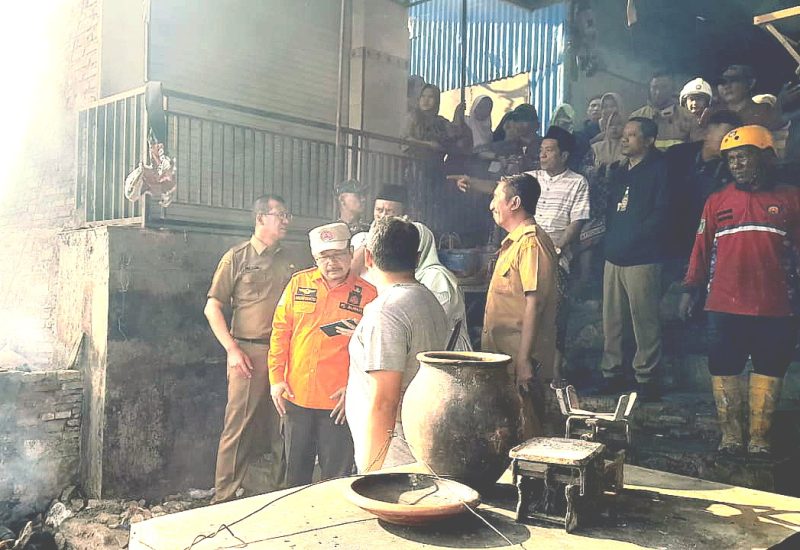 Situasi Pasar Pasrepan, pasca Kebakaran, saat Pj. Bupati Pasuruan, Dr. Andriyanto, Tinjau Lokasi (dok. Harianjatim.id)