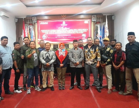 Foto bareng LSM Jawa Pes bersama Anggota Komisioner KPU Kabupaten Pasuruan, saat selesai Audensi (Dok. Harianjatim.id)